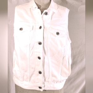 2 by Vince Camuto Crop Vest, White denim  Pockets, button-up, collar, S